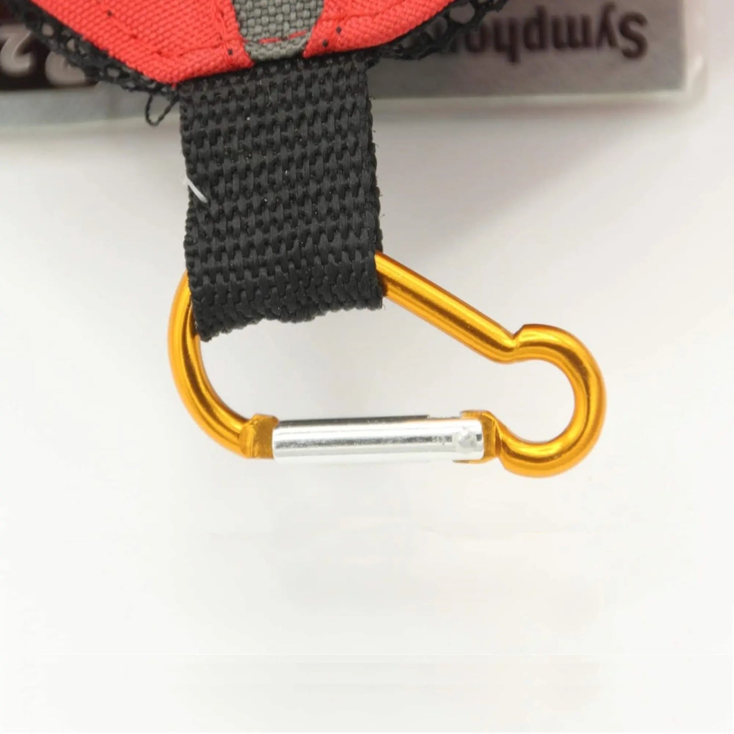 Der Karabiner zum befestigen am Rucksack